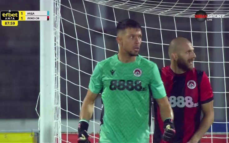 Двойното спасяване на Мартин Величков в мача Арда - Локомотив София
