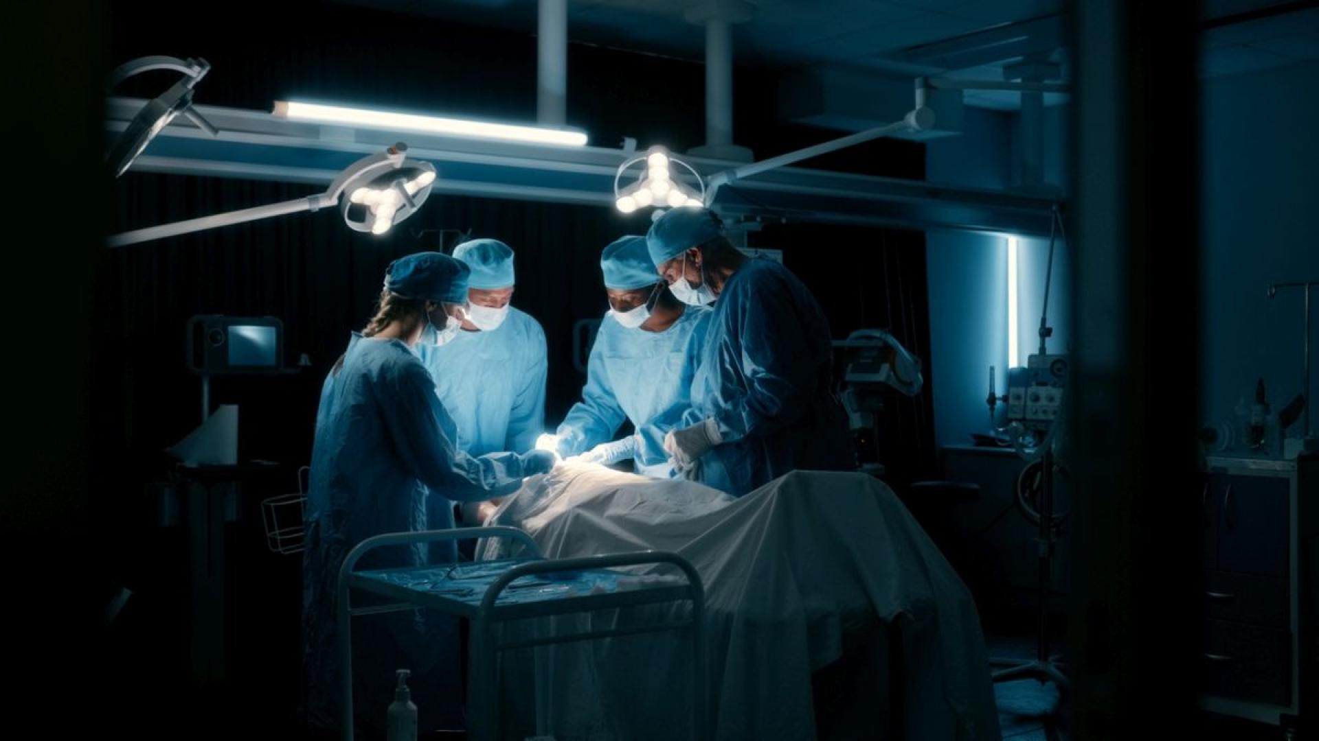 Екип от руски лекари оперираха пациент когато земетресение с магнитуд