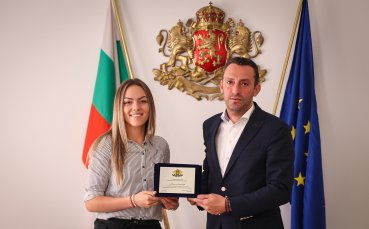 Министър Иван Пешев награди медалистите от Европейското първенство по сумо