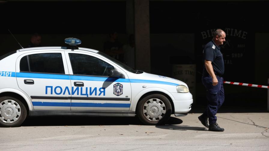 С наркотици зад волана: Кола се вряза в уличен стълб във Варна