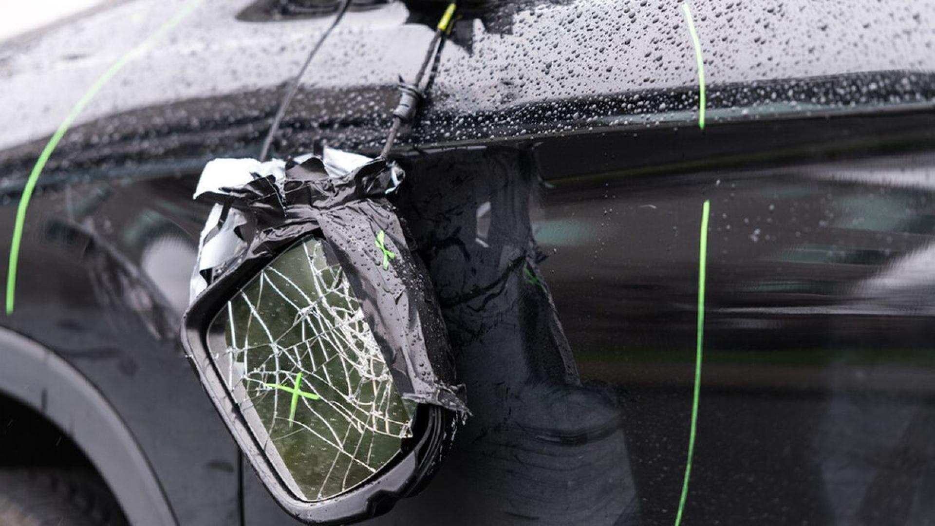 Задържаха мъж и жена за увреждане на имущество в Плевен