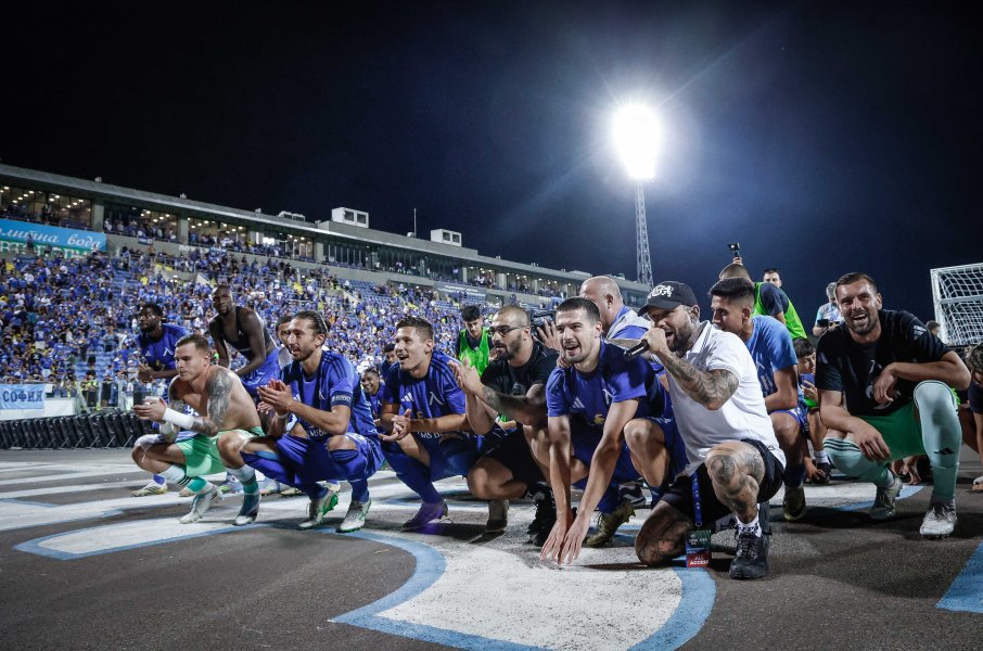 Радостта на играчи и фенове след победата на Левски над1