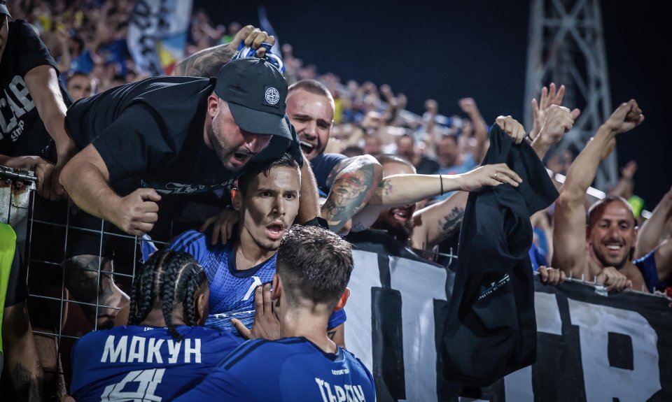 Радостта на играчи и фенове след победата на Левски над1