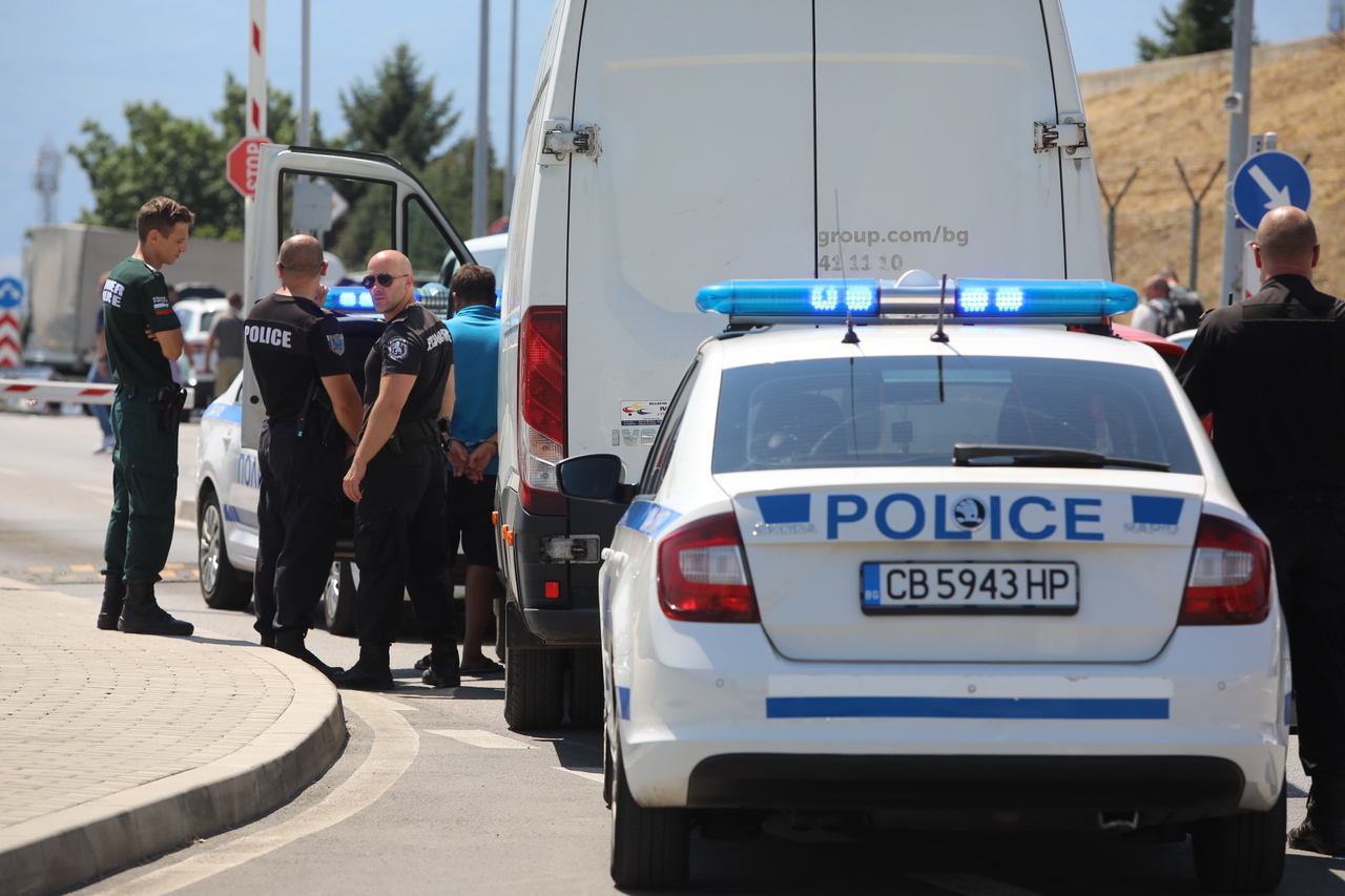<p>Столичната полиция предотврати кражба на бус със стока. След кратко преследване, на място е задържан и мъжът, шофирал превозното средство, каза на брифинг Илия Кузманов, заместник-началник на Пето районно управление.</p>