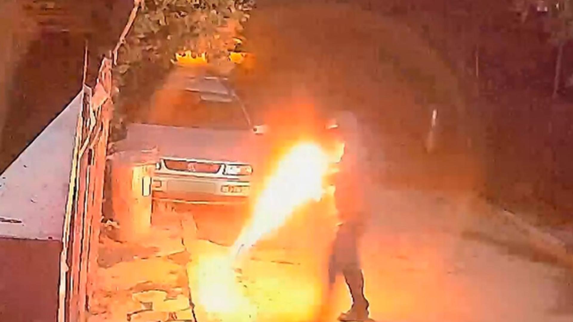 Атакуван с коктейл Молотов бит заплашван и тормозен На всичко