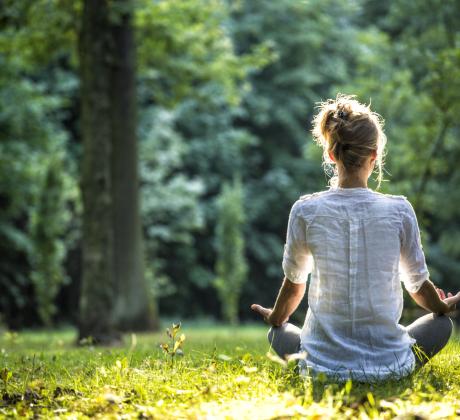 Има хора които влизат в стаята и я озаряват още