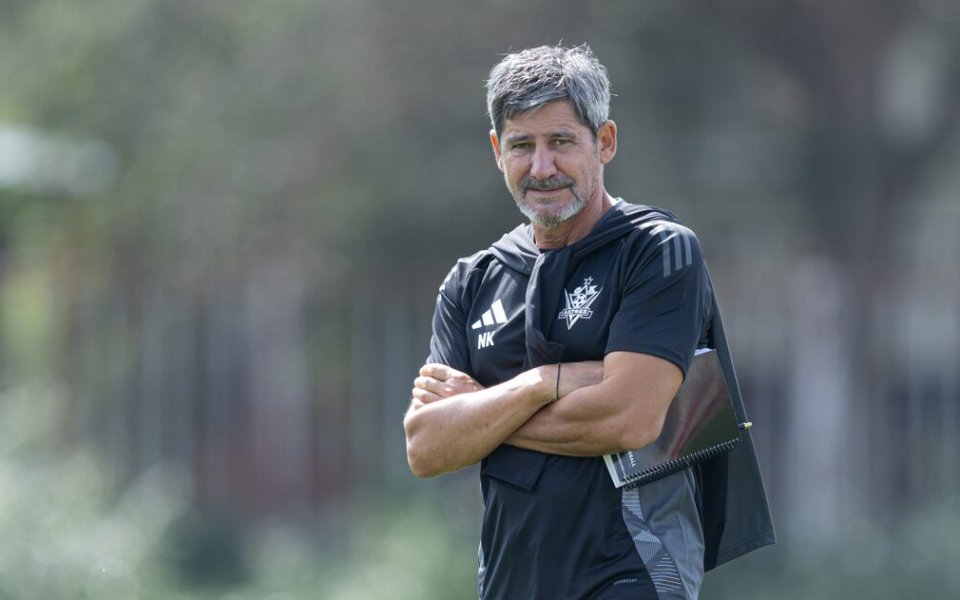 Авантюрата на бивш треньор на Левски в Казахстан приключва