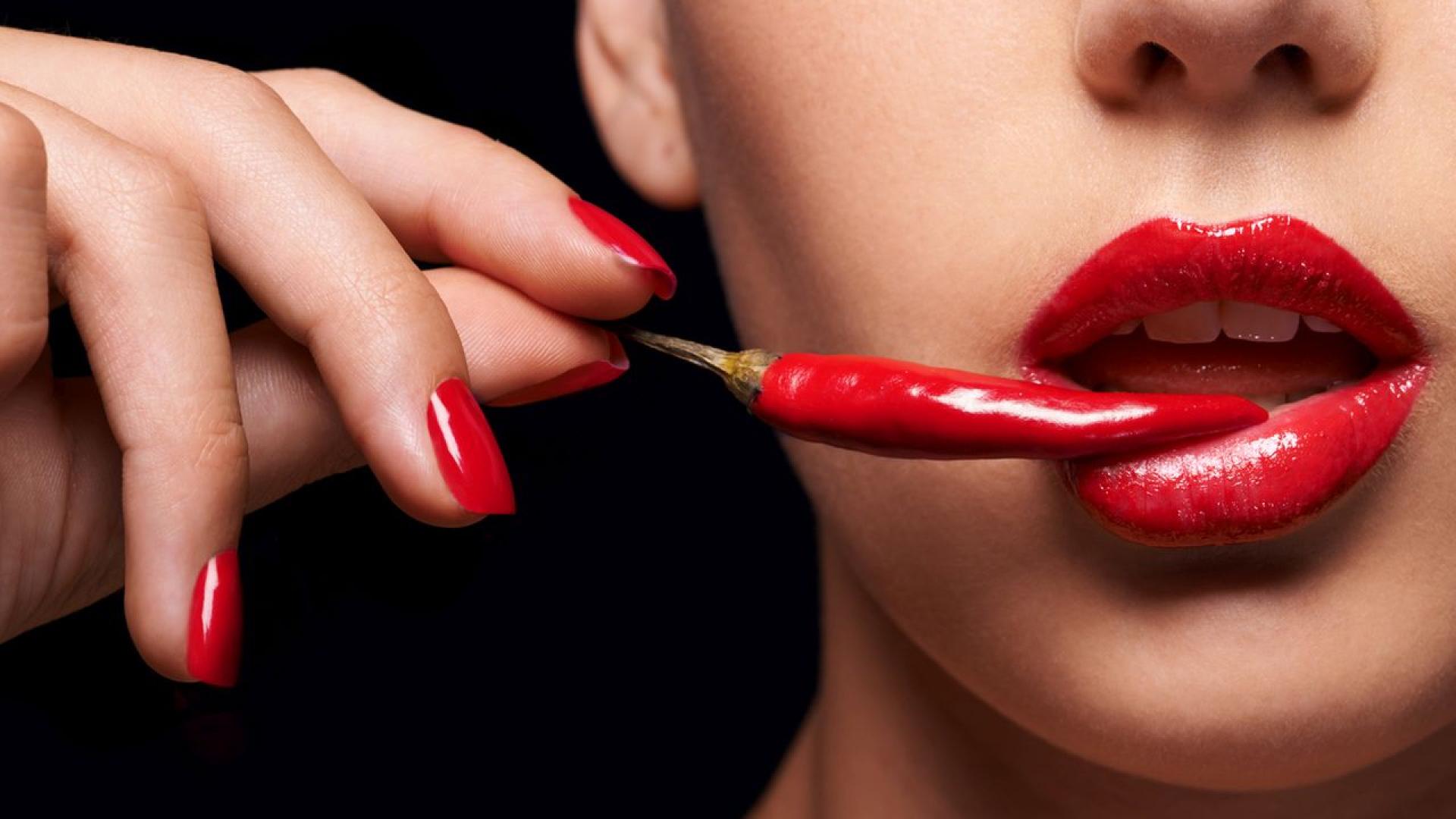 Секси инфлуенсърка замества частните детективи като се превърна в истински