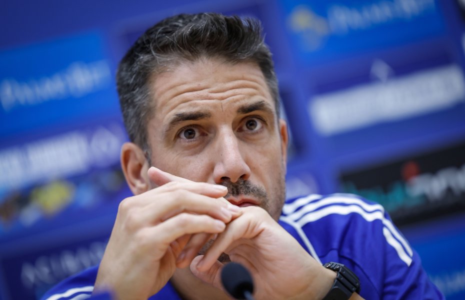 Пресконференция на Хулио Веласкес преди мача с АЗ Алкмаар1