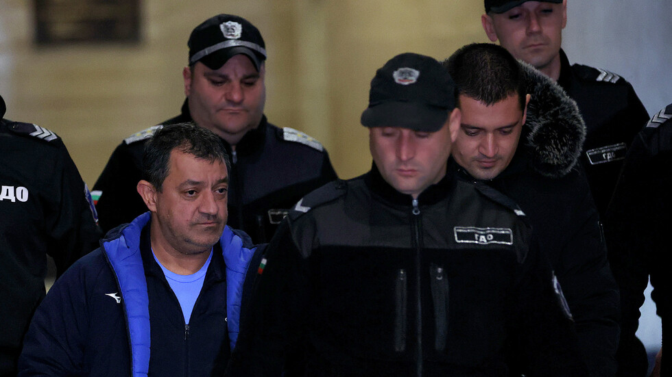Съдят за подкуп олимпийския шампион Иван Иванов и сина му