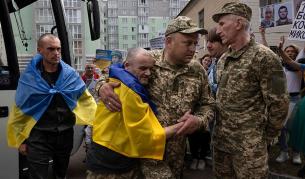 „Мамо, не плачи“: Украински журналист е освободен след три години плен в Русия