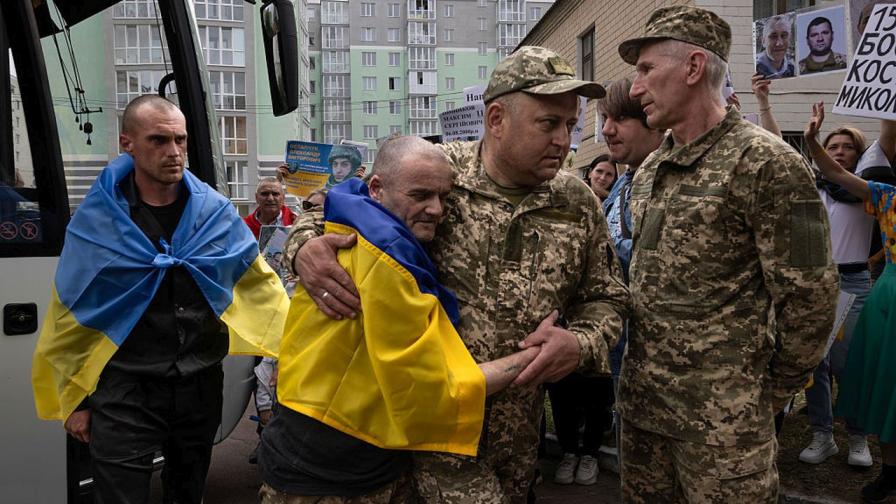 <p>„Мамо, не плачи“: Украински журналист е освободен след три години плен в Русия</p>