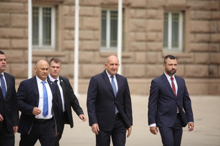 Румен Радев разгледа находки от античния град Хераклея Синтика в