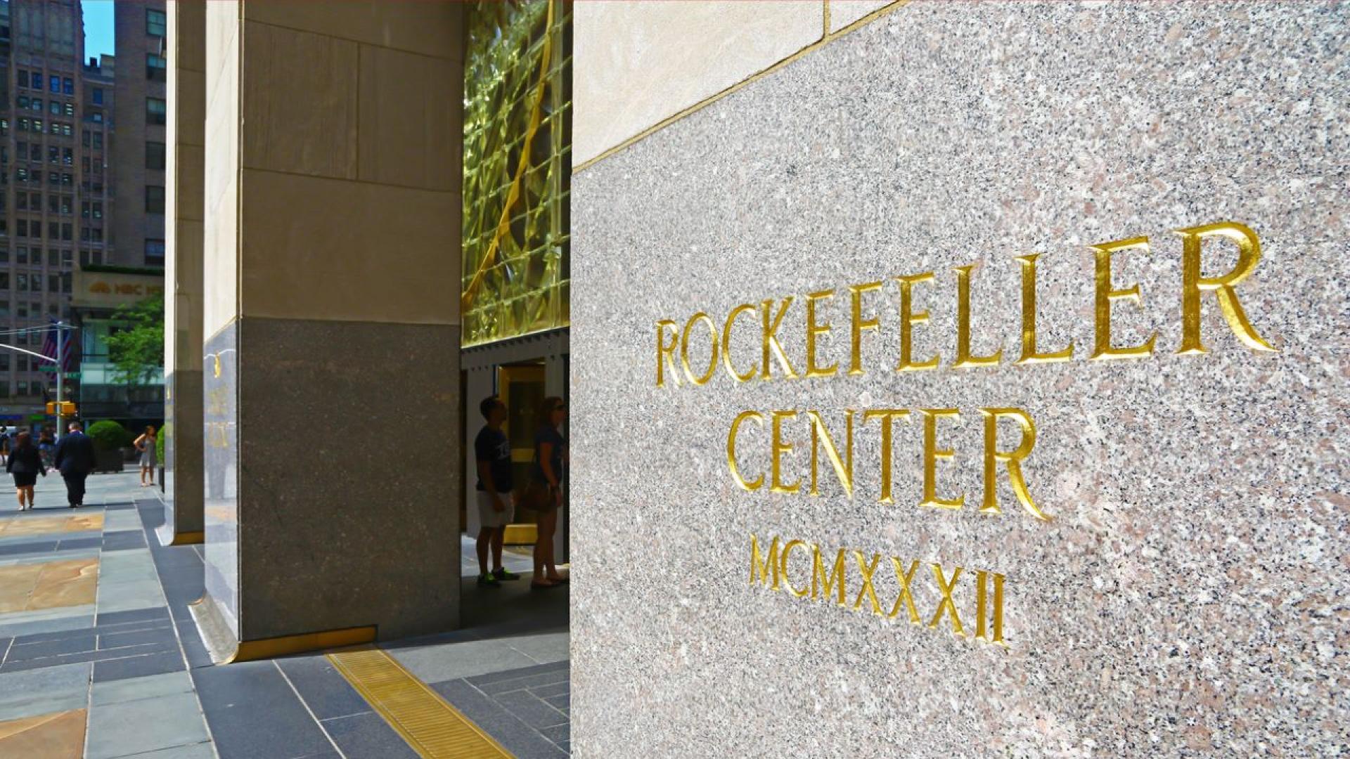 През ноември 1961 г обещаващият млад етнограф Майкъл Рокфелер изчезва