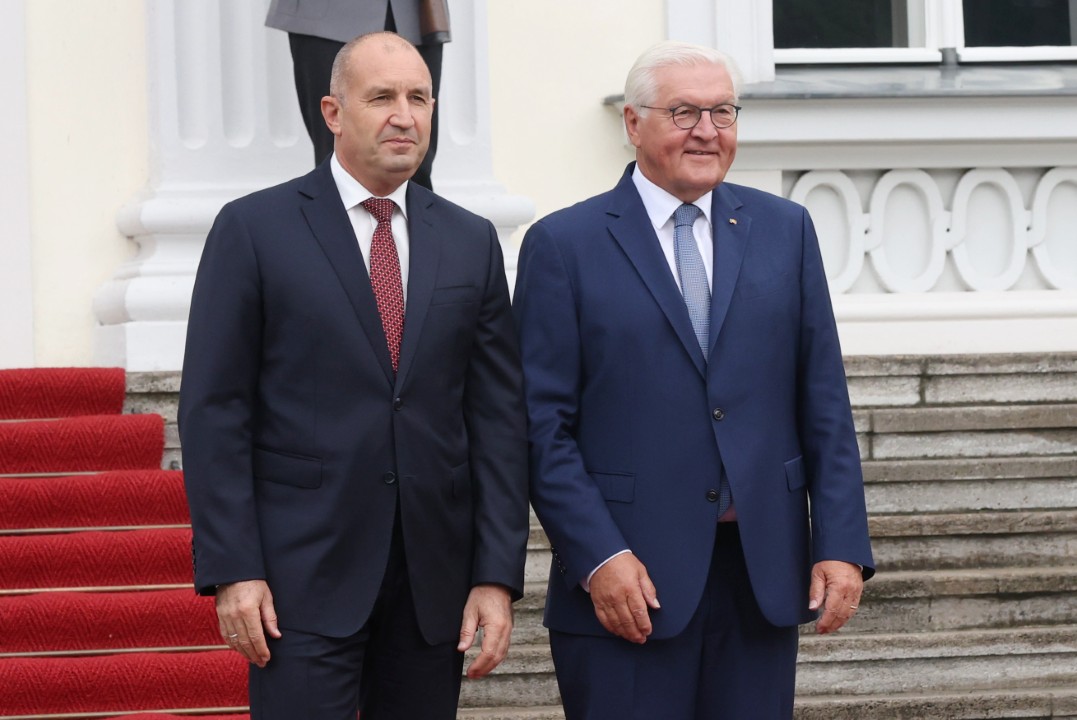 <p>Президентът на Федерална република Германия Франк-Валтер Щайнмайер посреща в двореца &bdquo;Белвю&ldquo; президента на Република България Румен Радев.</p>