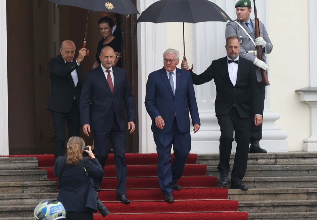 <p>Президентът на Федерална република Германия Франк-Валтер Щайнмайер посреща в двореца &bdquo;Белвю&ldquo; президента на Република България Румен Радев.</p>