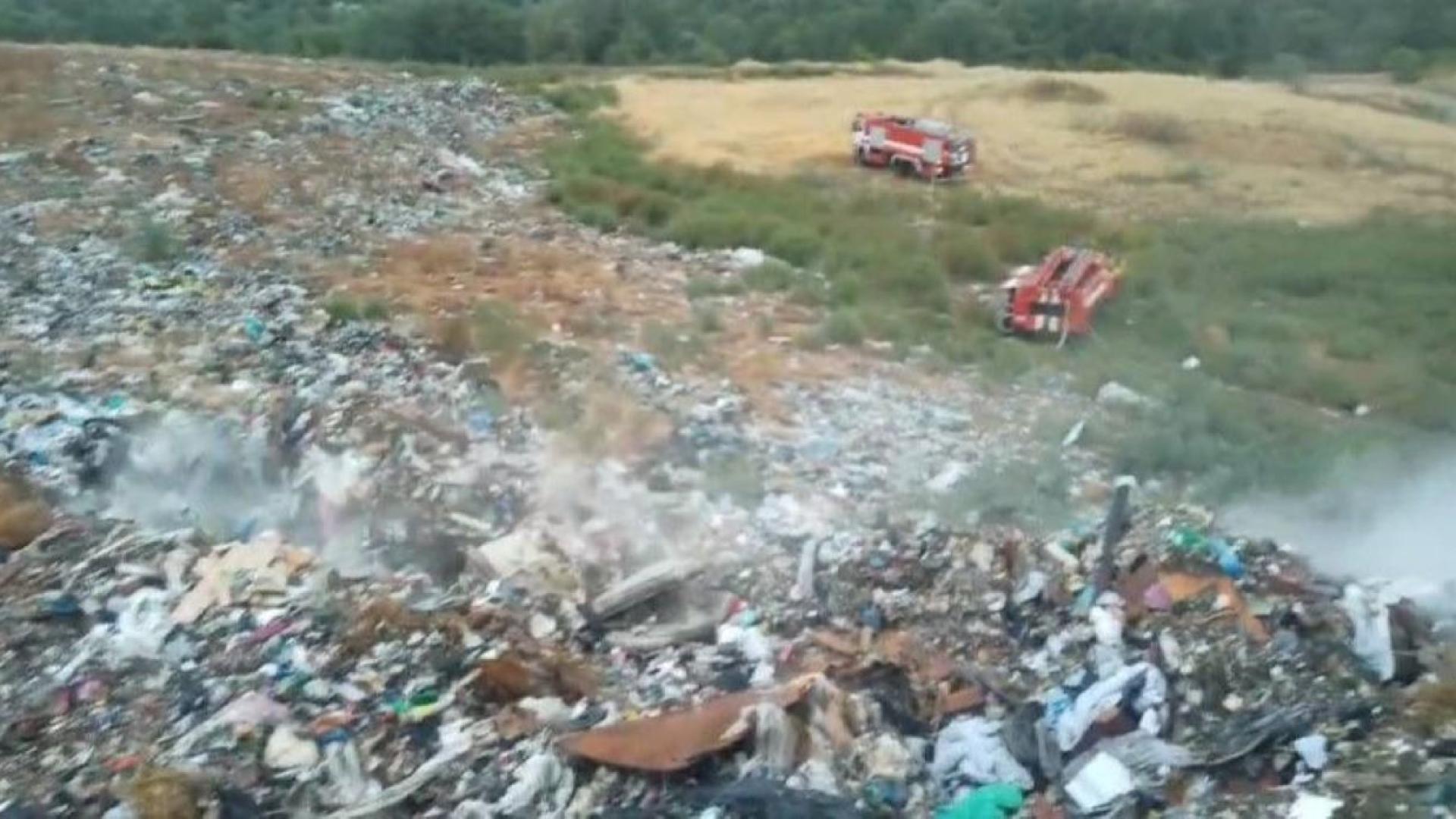Четири противопожарни екипа гасиха пожар на сметището в пловдивското село