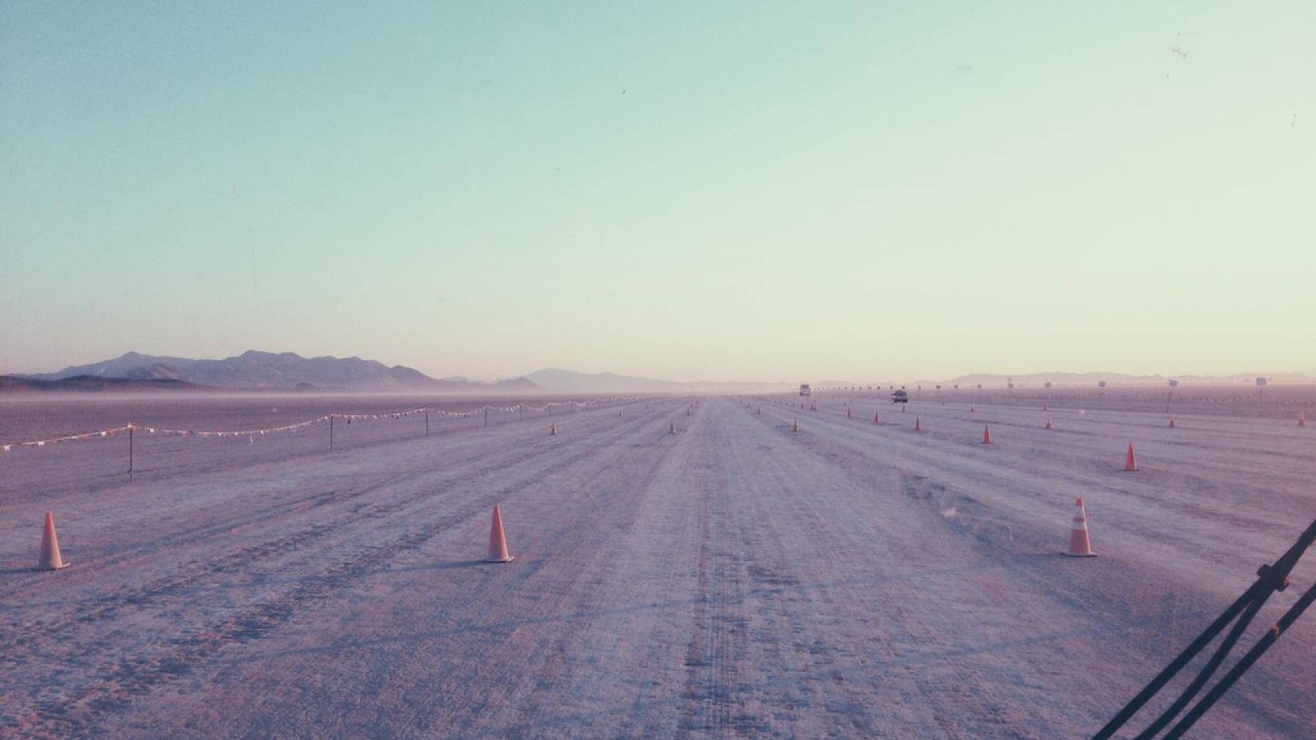 Фестивалът Burning Man е известен с пясъчни бури музикални изпълнения и