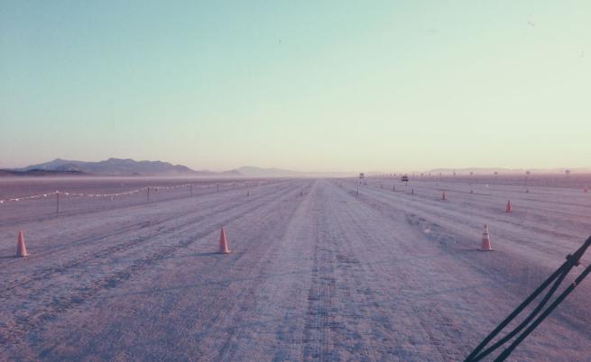 Шок в пустинята: Жена роди на фестивала Burning Man, без да знае че е бременна