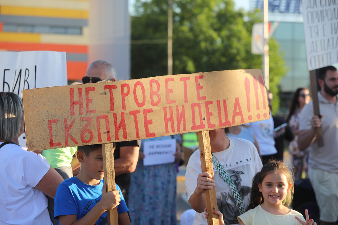 <p>Протест на жители на Локорско и &bdquo;Кремиковци&rdquo; срещу отварянето на нова кариера блокира &bdquo;Ботевградско шосе&rdquo;</p>