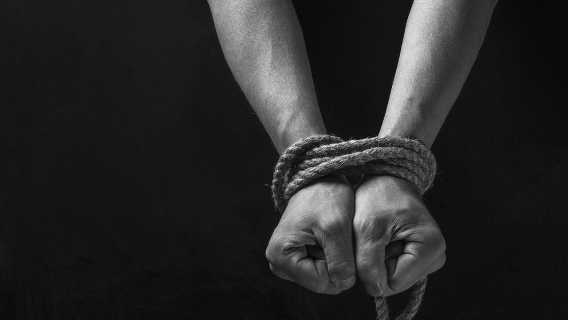 След отвличането си на магистрала в главния град на Танзания