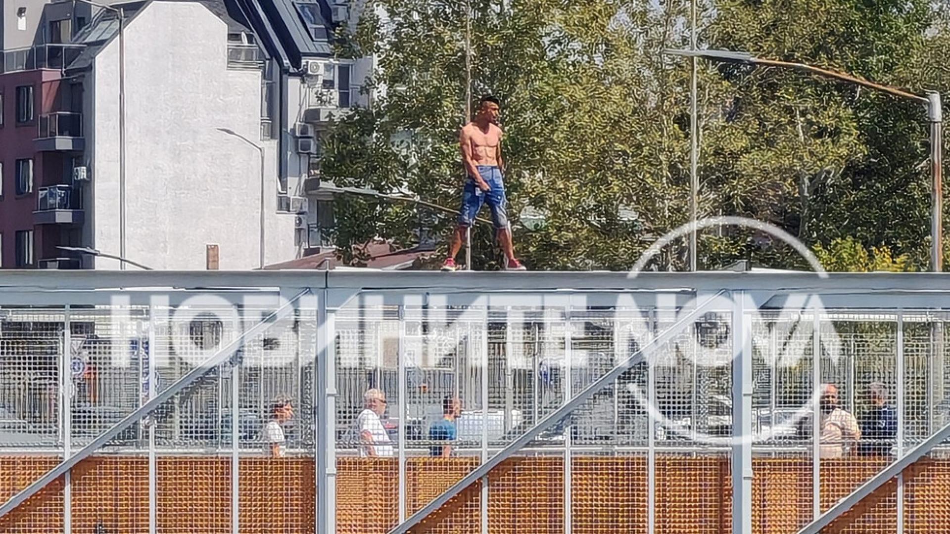 Мъж на 28 години скочи от пешеходния мост във Варна