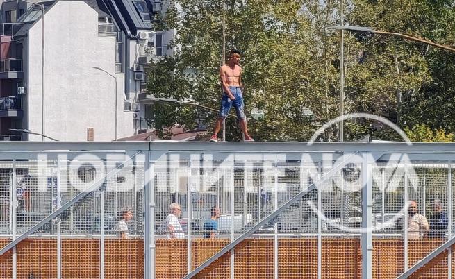 Мъж скочи от пешеходния мост във Варна