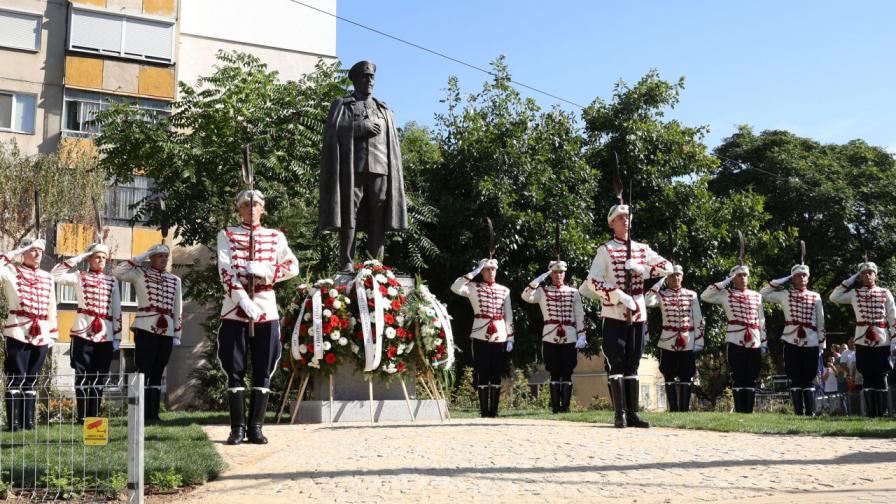 Паметникът на ген. Владимир Вазов в София