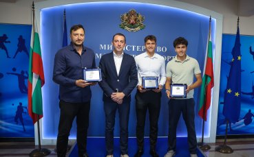 Министър Пешев: България се гордее с постиженията на тенисистите Иван Иванов и Александър Василев