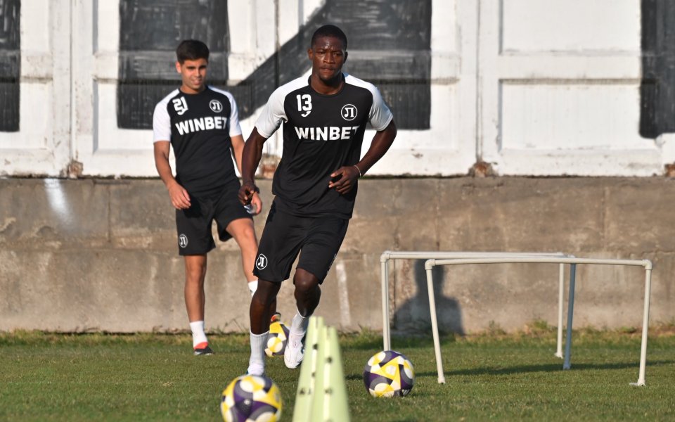 Крист Лонгвил попадна в групата на Локо Пд за домакинството на Ботев Вр