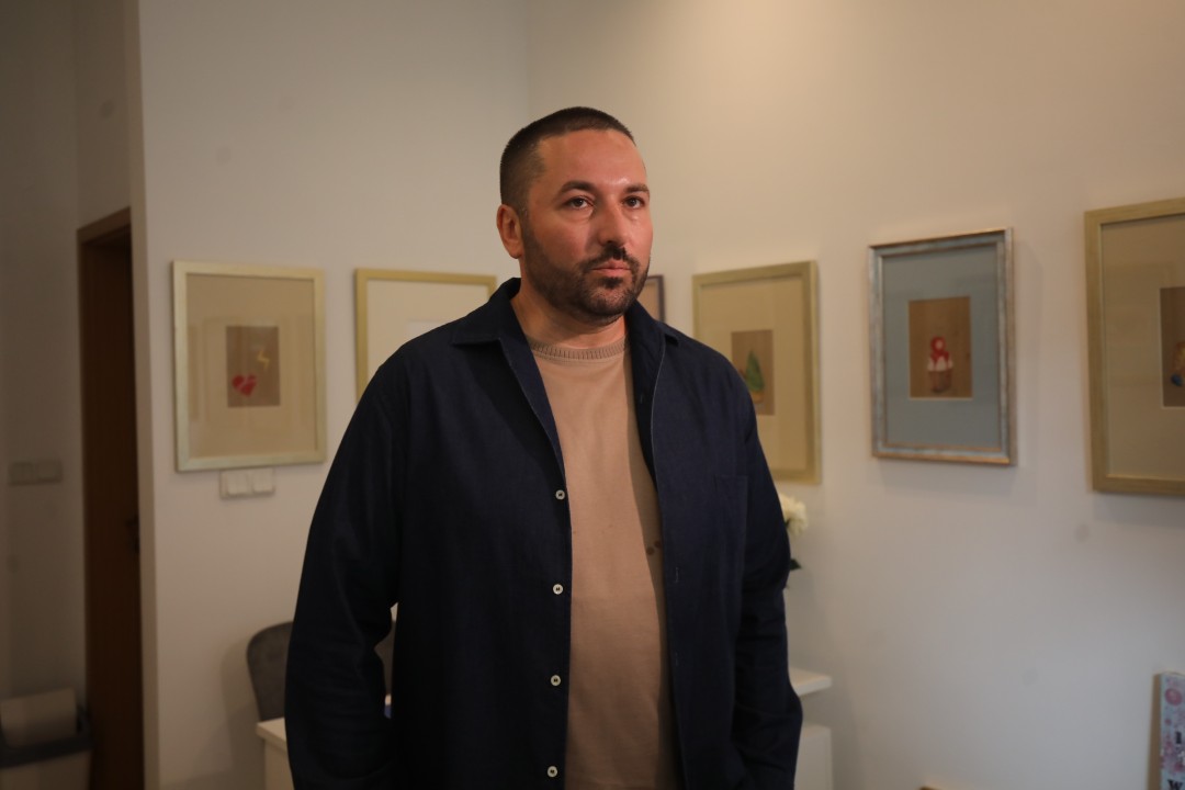 <p>Галерия &quot;Сияна Попова&quot; бе открита в столицата на рождения ден на 12-годишното момиче, чийто живот беше отнет в катастрофа край с. Телиш на 31 март т.г. За новото пространство съобщи бащата на Сияна Николай Попов. Галерията е на ул. Червена стена 2 в София, а откриването&nbsp; 11 септември, в 12:30 ч. &ndash; на рождения ден на момичето, което загина трагично. Първата изложба в новата галерия е с рисувани именно от нея скици и картини.</p>