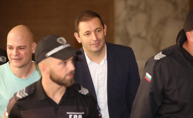 Пускат Рафаилов под гаранция, Барбутов остава в ареста