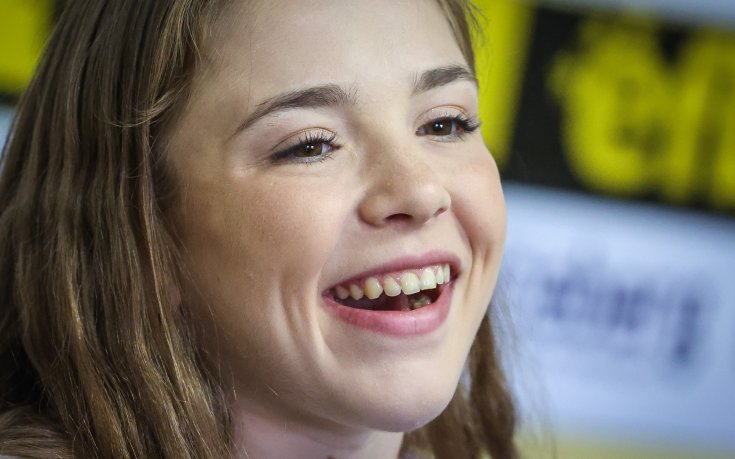 Стилияна Николова и Ева Брезалиева с дарение за НСА