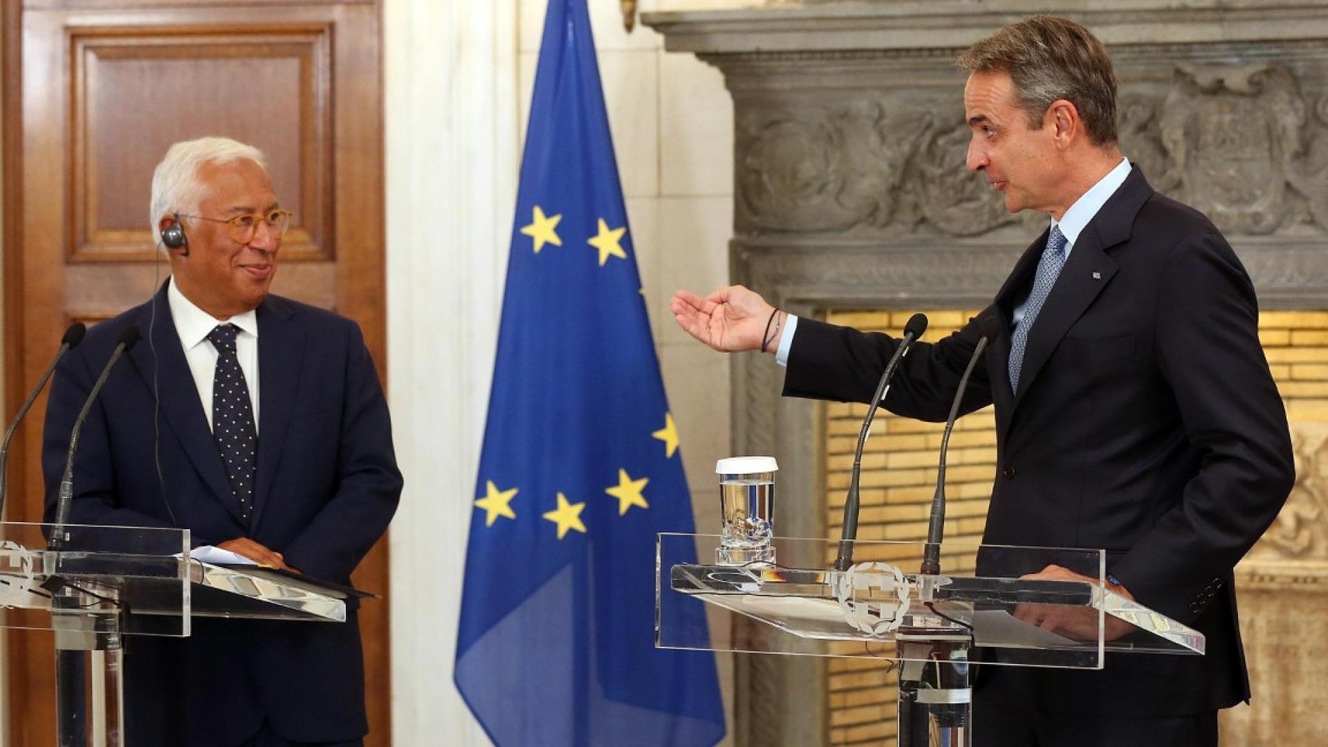 На съвместната пресконференция гръцкият премиер Кириакос Мицотакис и председателят на