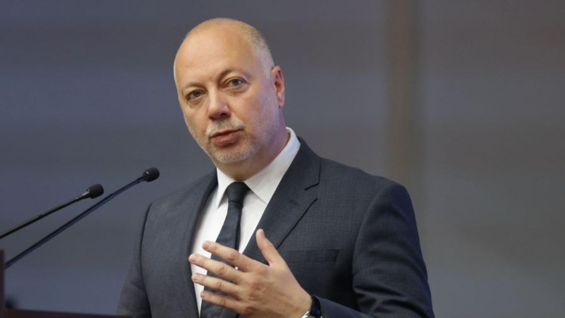 Настоящото правителство с радост се вслушва във всяка критика защото