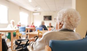 95-годишна с деменция преби до смърт жена в старчески дом