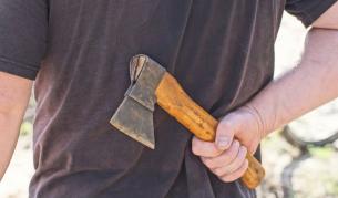 Битов скандал в Елена завърши с опит за убийство с брадва