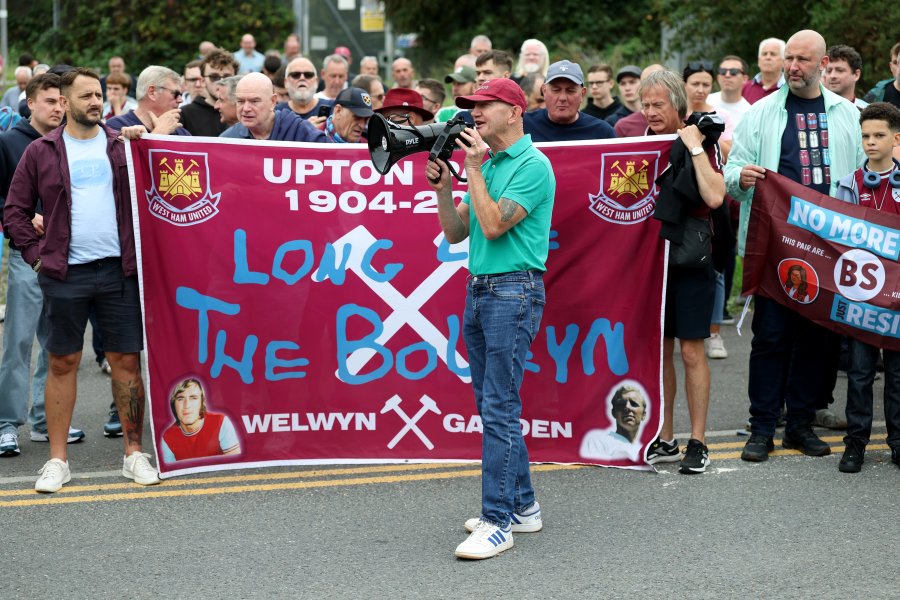 Протест на феновете на Уест Хем1