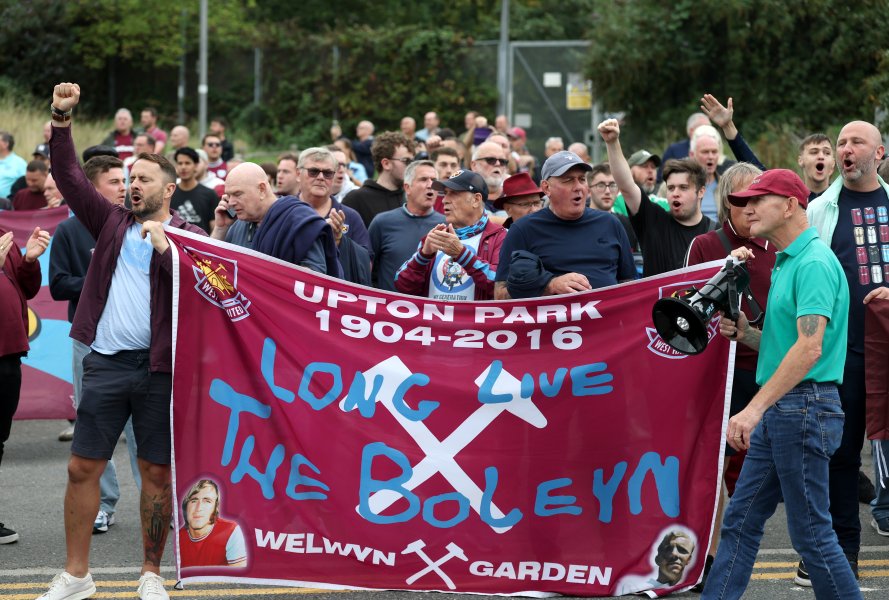 Протест на феновете на Уест Хем1
