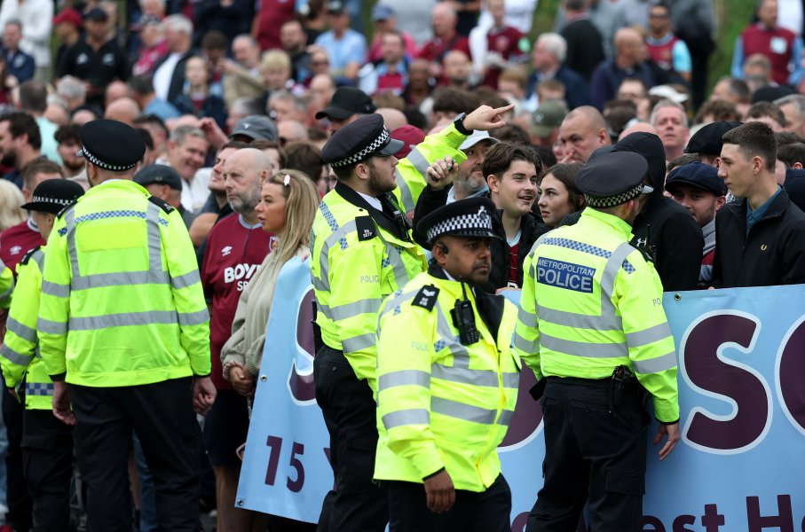 Протест на феновете на Уест Хем1