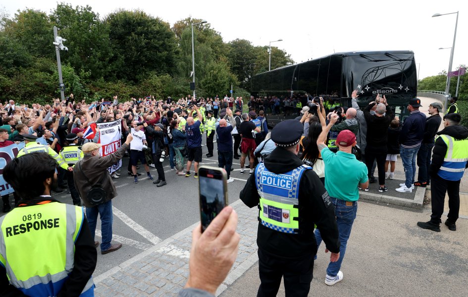 Протест на феновете на Уест Хем1