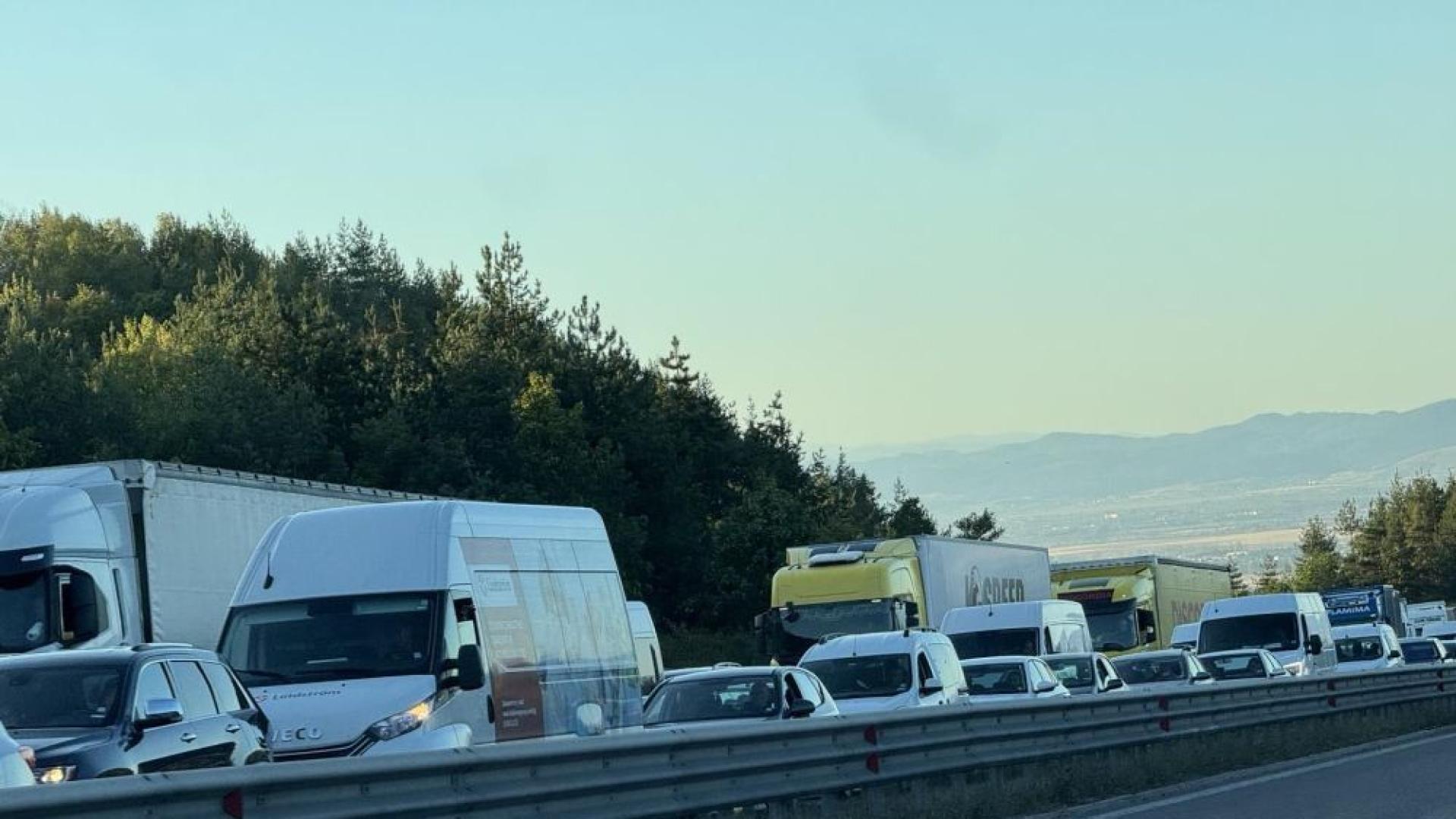 Километрично задръстване се образувало на автомагистрала Тракия в посока Пловдив