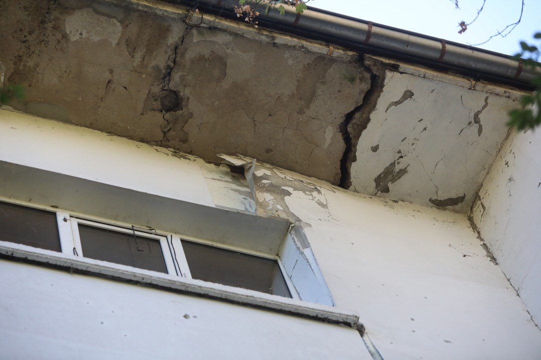 <p>Заповед за незабавна евакуация на десетки семейства в столичния квартал &bdquo;Хаджи Димитър&quot;, които обитават жилища в блокове над строежа на метрото</p>