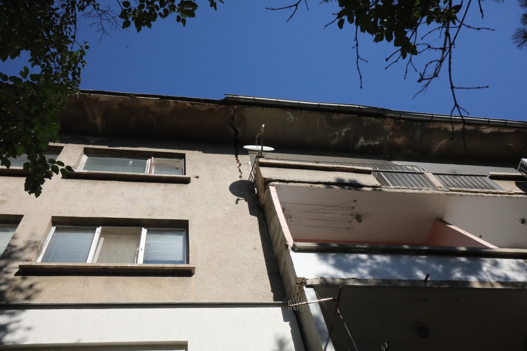 <p>Заповед за незабавна евакуация на десетки семейства в столичния квартал &bdquo;Хаджи Димитър&quot;, които обитават жилища в блокове над строежа на метрото</p>