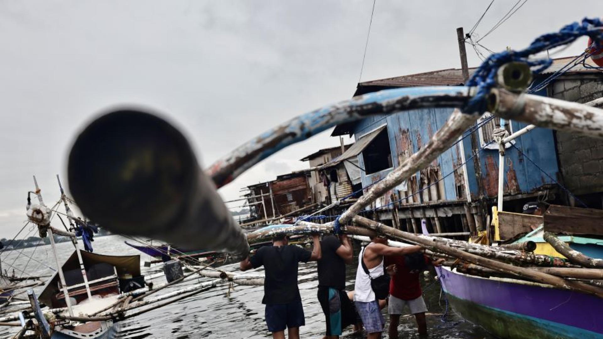 Заради съчетанието на мусон и на два тропически циклона 400