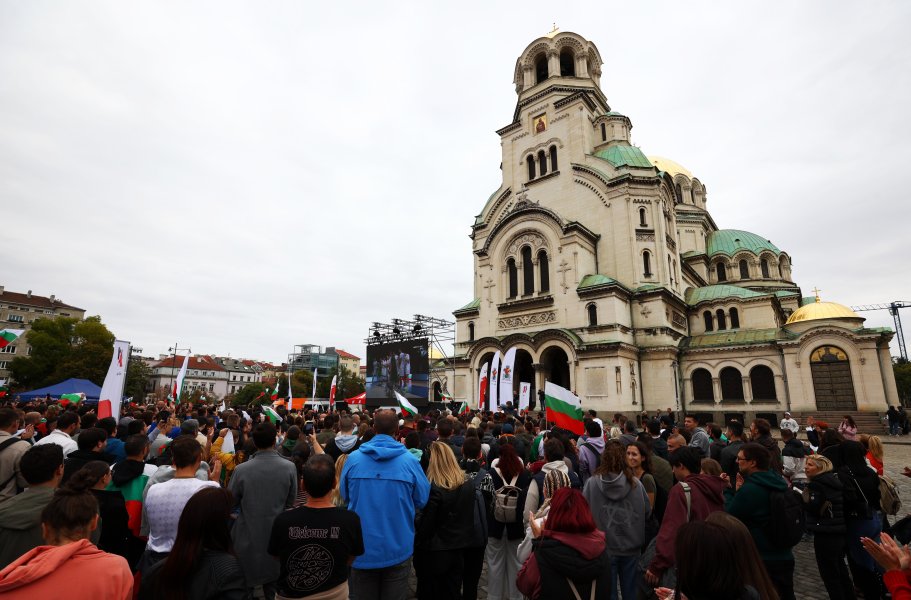 Фенове на България подкрепят от София националите по волейбол1