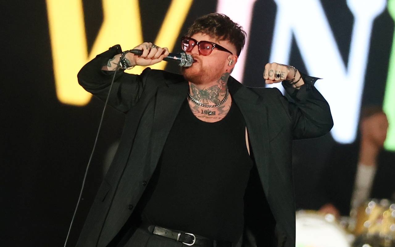 <p>Роби Уилямс пя пред повече от 40 000 души на националния стадион &bdquo;Васил Левски&ldquo;. &bdquo;България, вие ми дадохте всичко. Енергията ви, любовта ви, вниманието ви &ndash; всичко това се превръща в магия. Това е причината да продължавам да пея, да танцувам и да се боря с моите тревоги и страхове&ldquo;, каза британската попзвезда.</p>