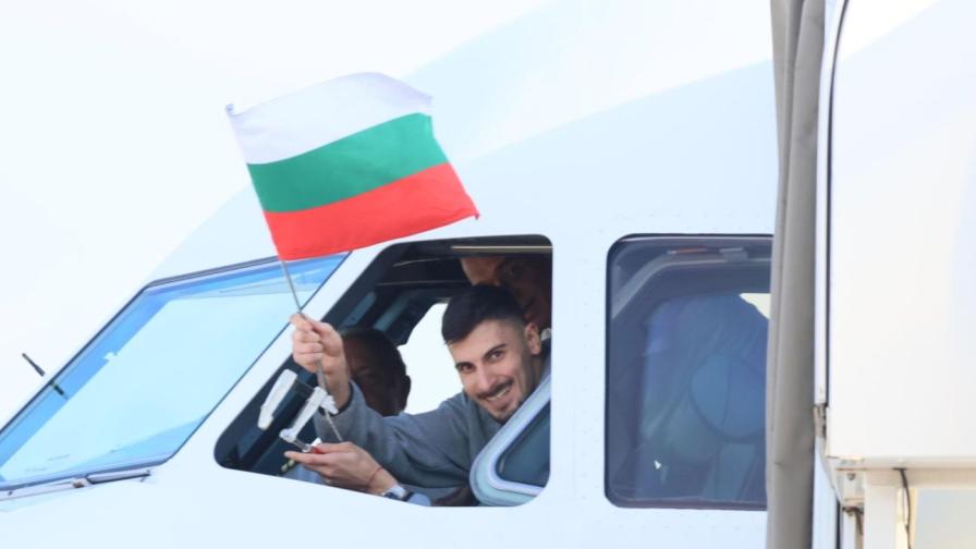 Българските волейболисти се прибраха със...