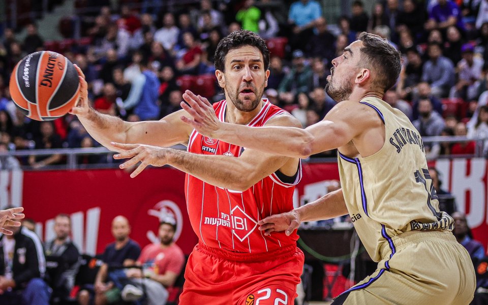 Исторически триумф в София: Апоел пречупи Барселона в Евролигата