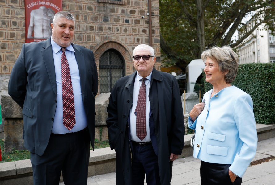 Президентът Румен Радев награди волейболните герои на България1